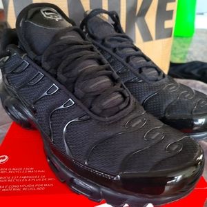 Black Nike Vapormax plus